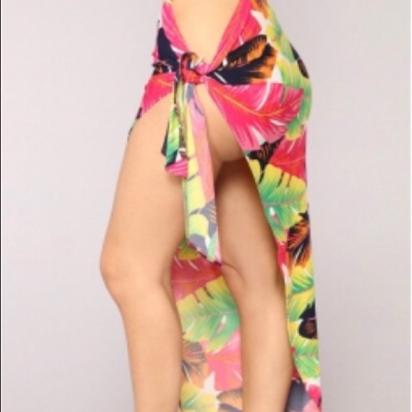 2 piece outfit ⭐️🌺💋☀️💕 - Picture 4 of 4